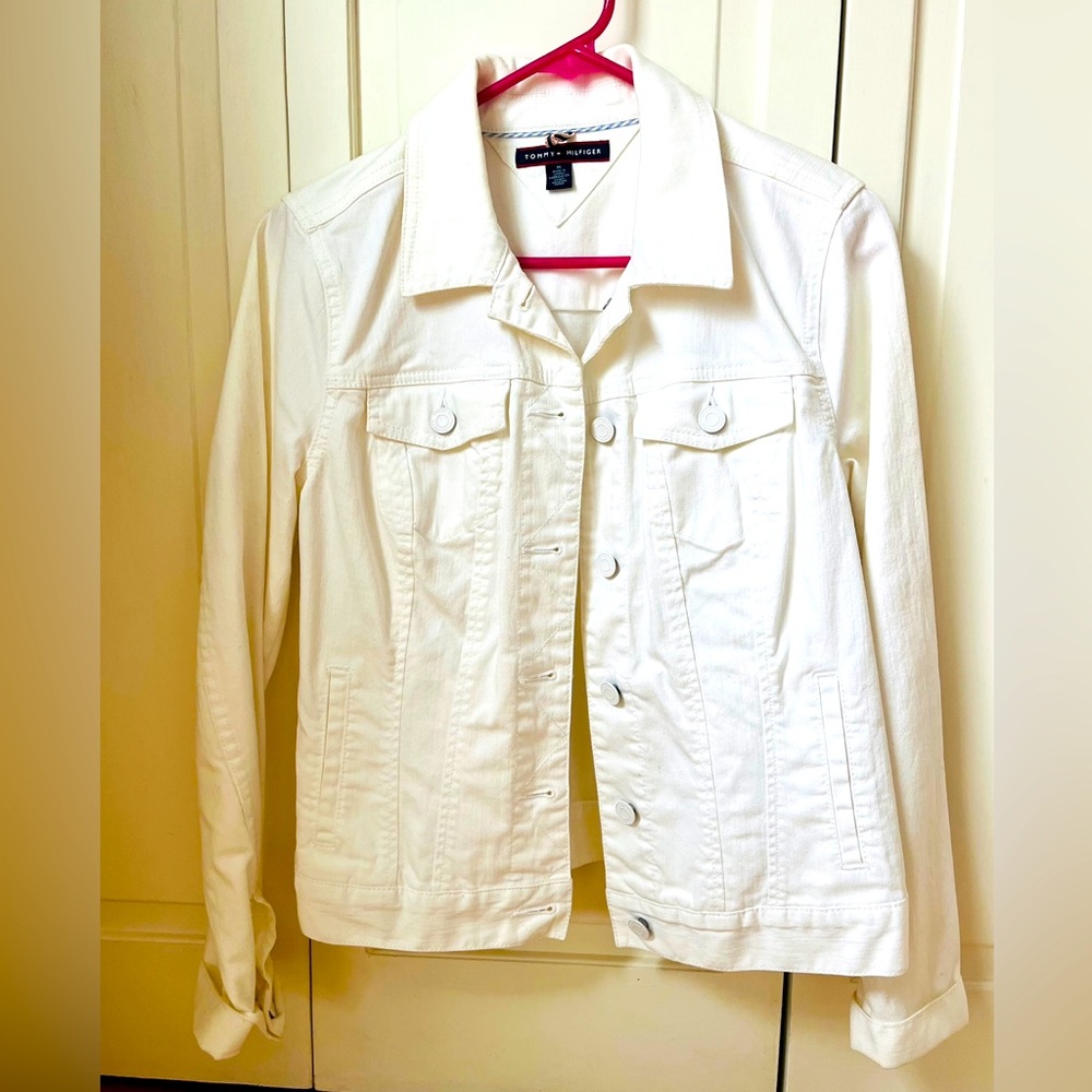 Medium ~ white denim jacket ~ fits a little slim